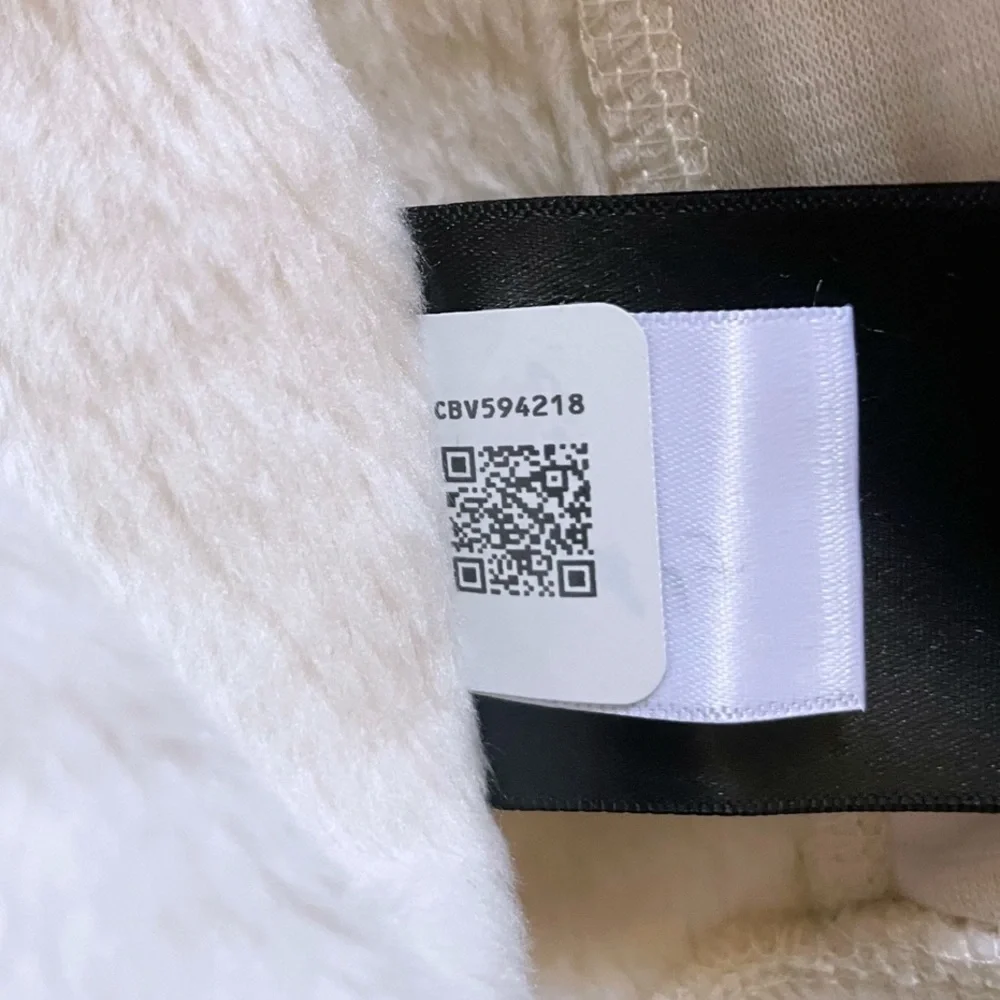 The North Face Women’s Luxe Osito Full Zip Jacket - Picture 8 of 11